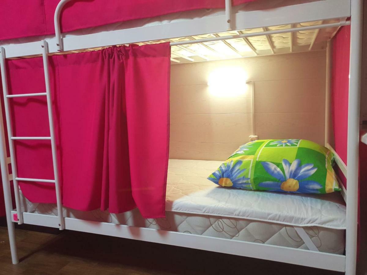 Hostel 777 Vokzal Киев Екстериор снимка